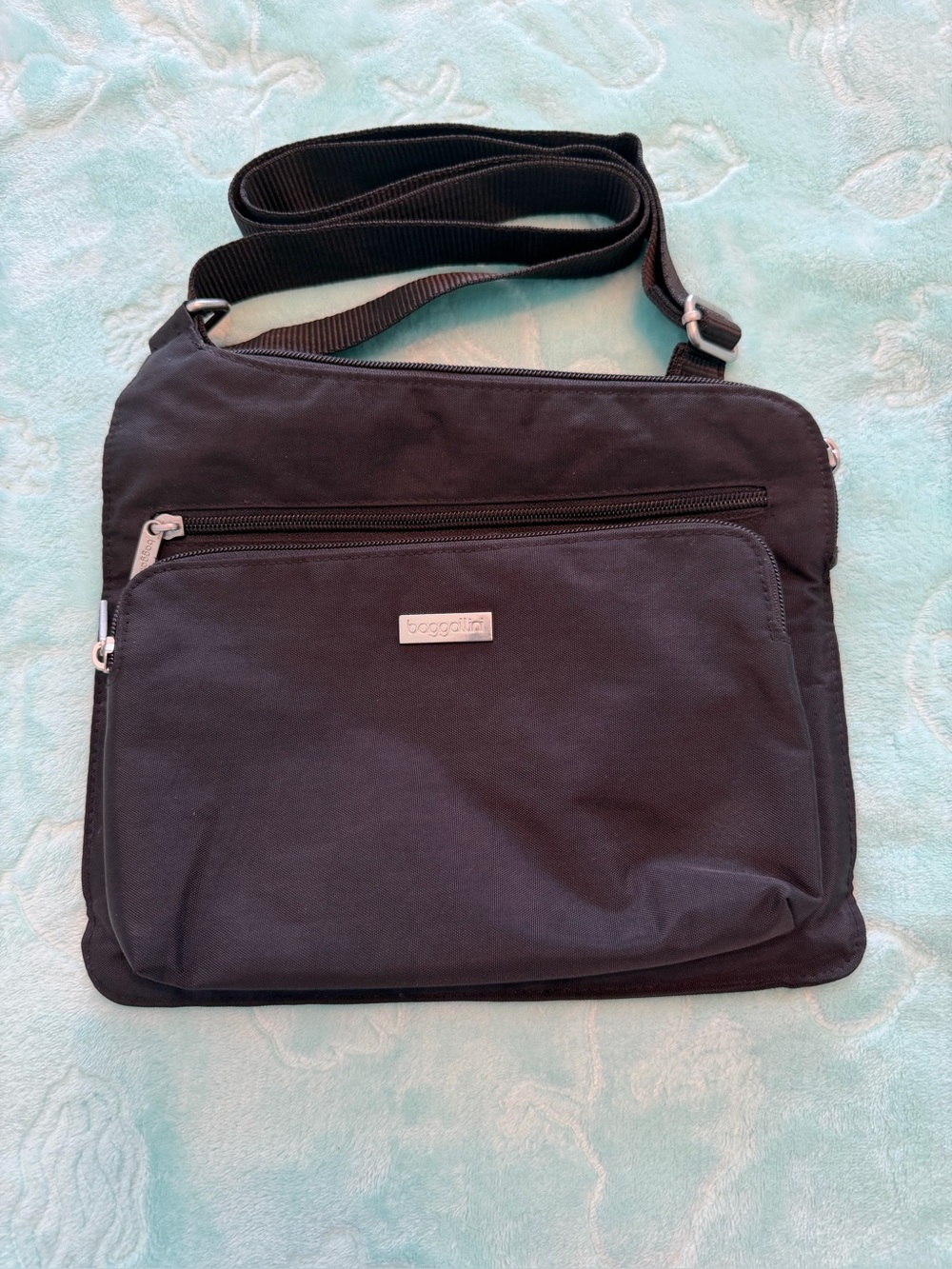 Baggallini Essentials Black Crossbody Bag